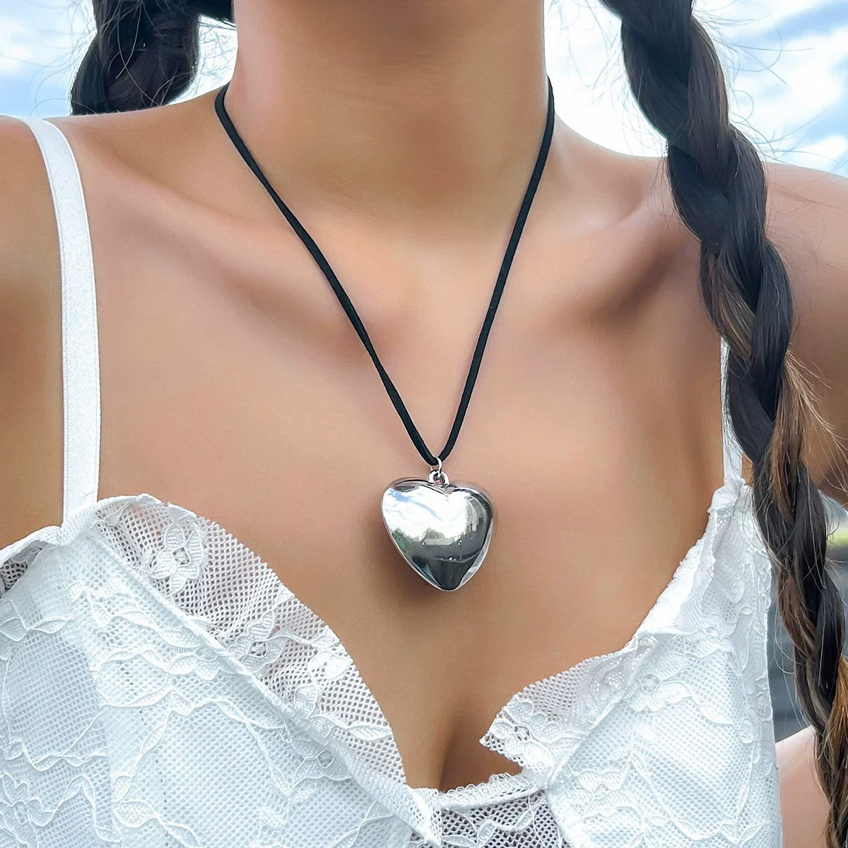 Jewelry Plastic Resin Heart Shape Pendant Necklace With Cross Chain And Electroplating Treatment - Image 2