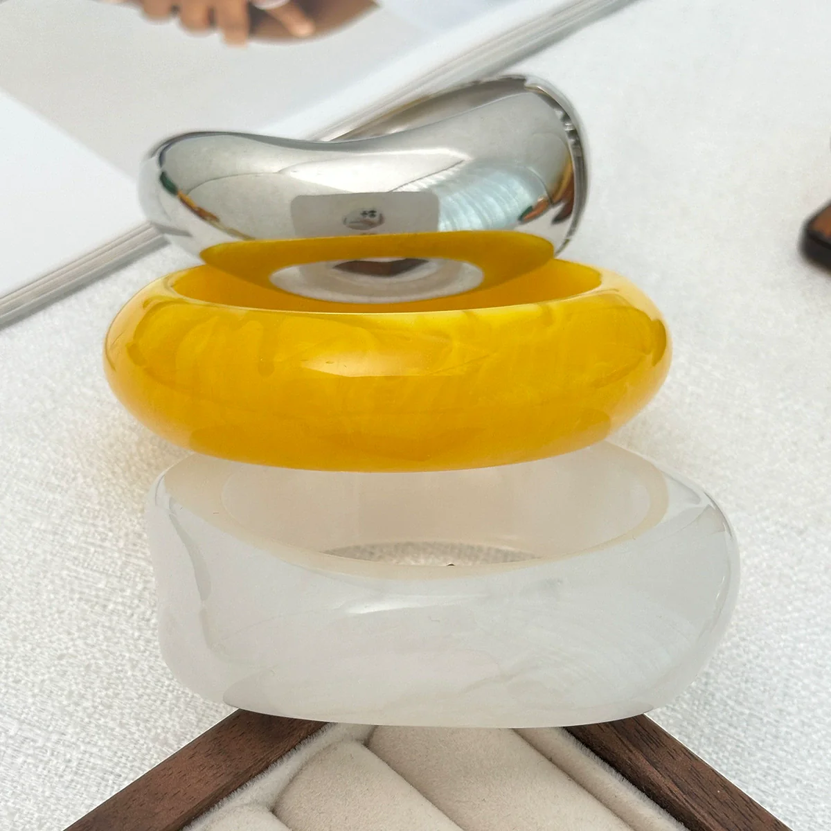 Jewelry Resin Geometric Glossy Light Luxury Elegant Polish Bracelet For Women - Image 4