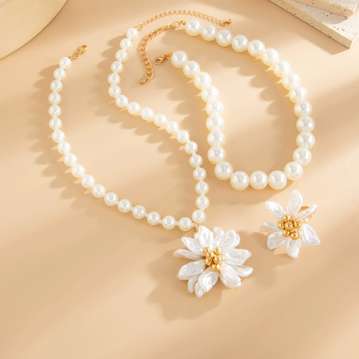 Jewelry Retro Baroque Style Handmade Imitation Pearl Flower Pendant Necklace - Image 4