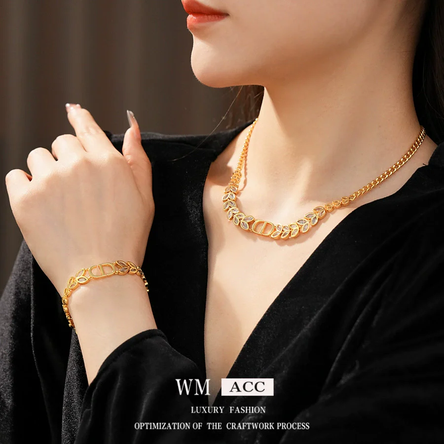 Jewelry Set Alloy And Copper Electroplated Flowers Pendant Clavicle Chain Light Luxury Style For Women - Image 2
