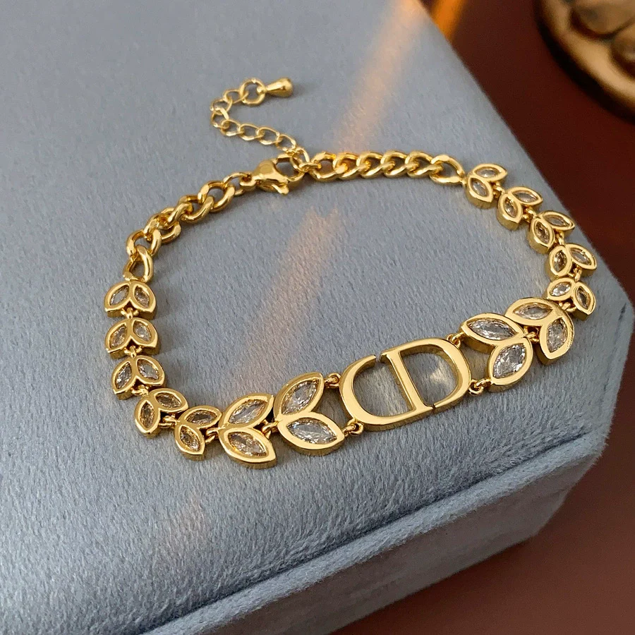 Jewelry Set Alloy And Copper Electroplated Flowers Pendant Clavicle Chain Light Luxury Style For Women - Image 6
