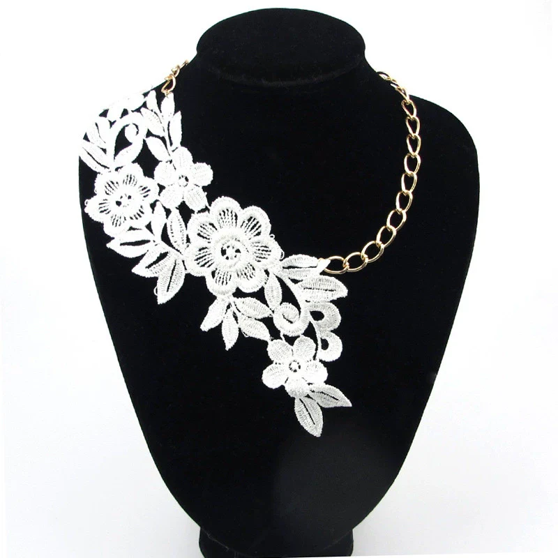 Jewelry Women's Clavicle Chain Alloy Bone Chain With Flower Pattern Electroplated - Image 2