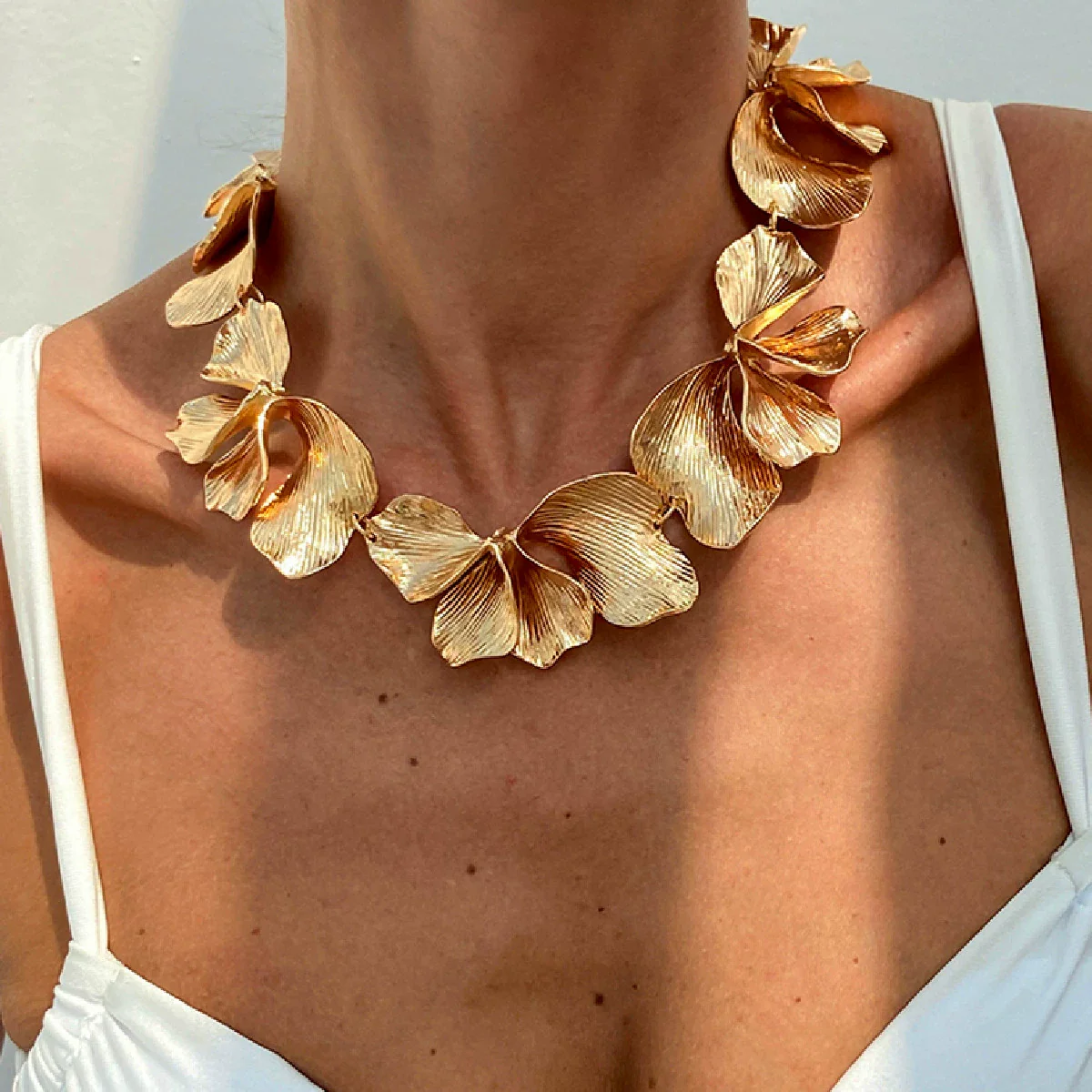 Jewelry Zinc Alloy Flower Irregular Pleated Petal Electroplating Necklace