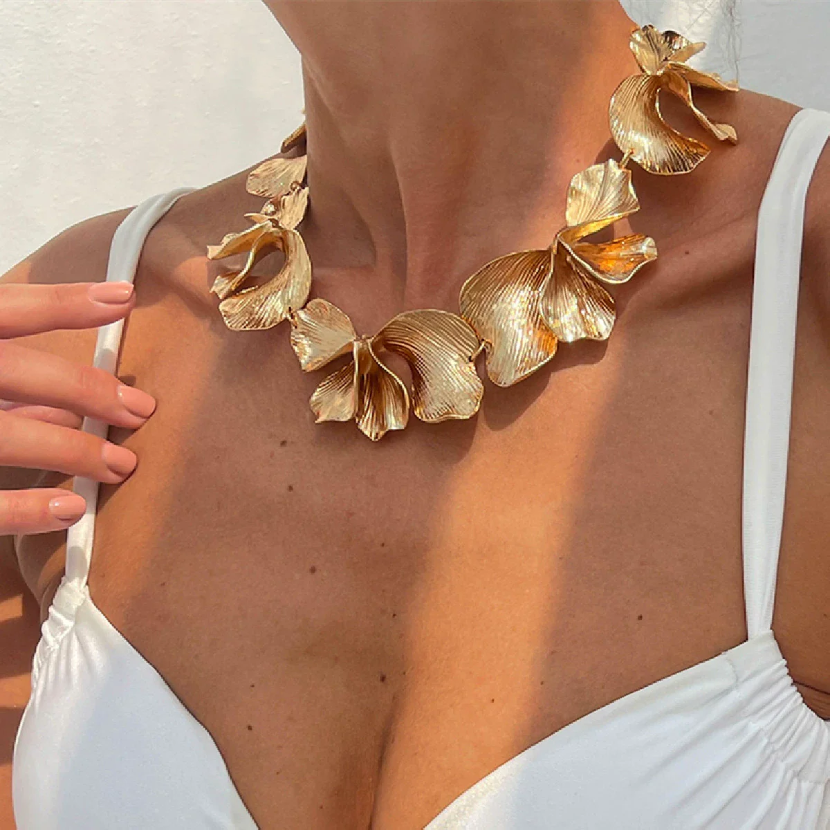 Jewelry Zinc Alloy Flower Irregular Pleated Petal Electroplating Necklace - Image 6