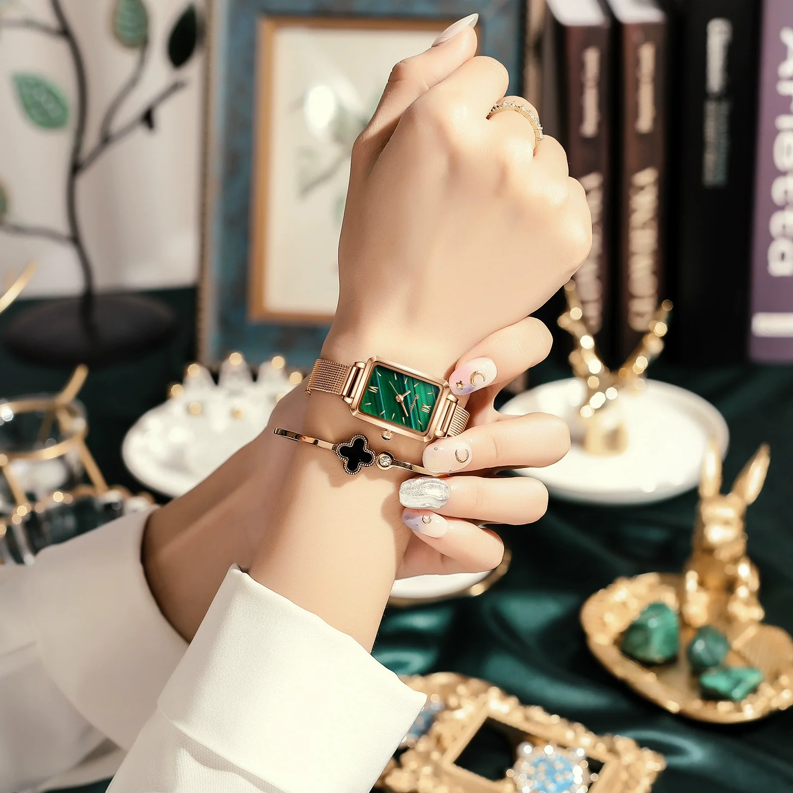Ladies Alloy And Stainless Steel Square Quartz Watch With Mineral Strengthened Glass Mirror And Onion Crown