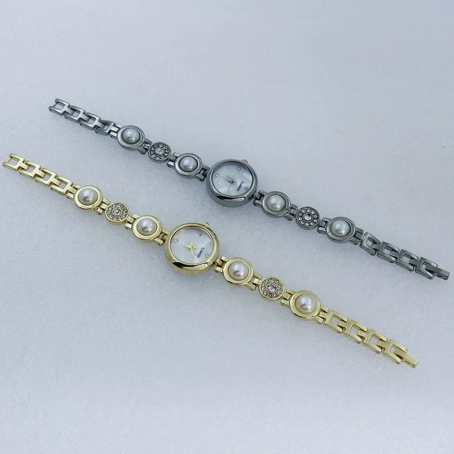 Ladies Alloy Bracelet Quartz Watch With Round Dial Fashion Style - Image 4