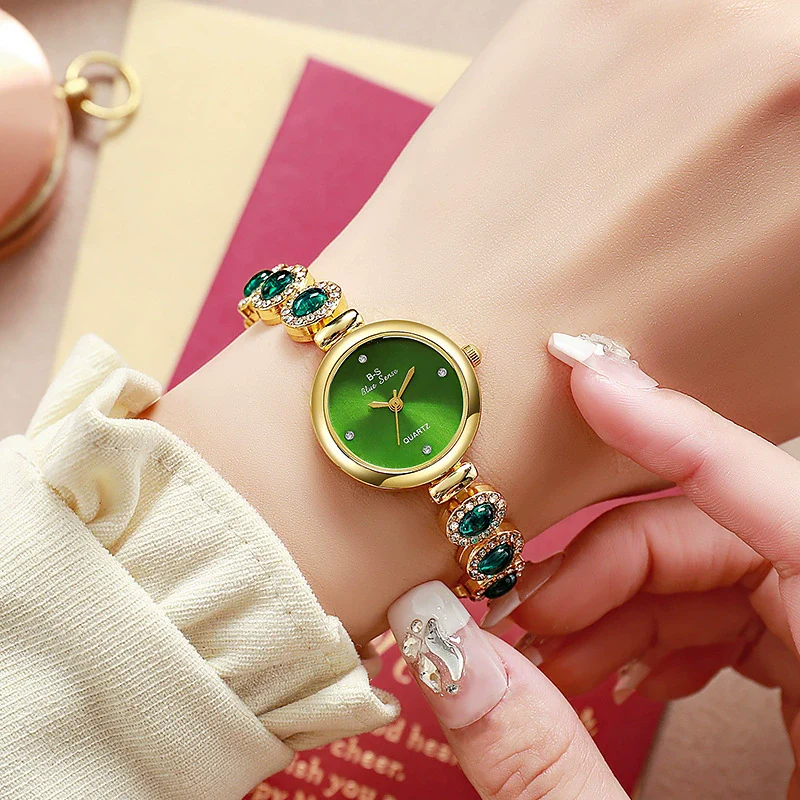 Ladies Alloy Bracelet Watch Round Dial Fashionable Elegant Waterproof