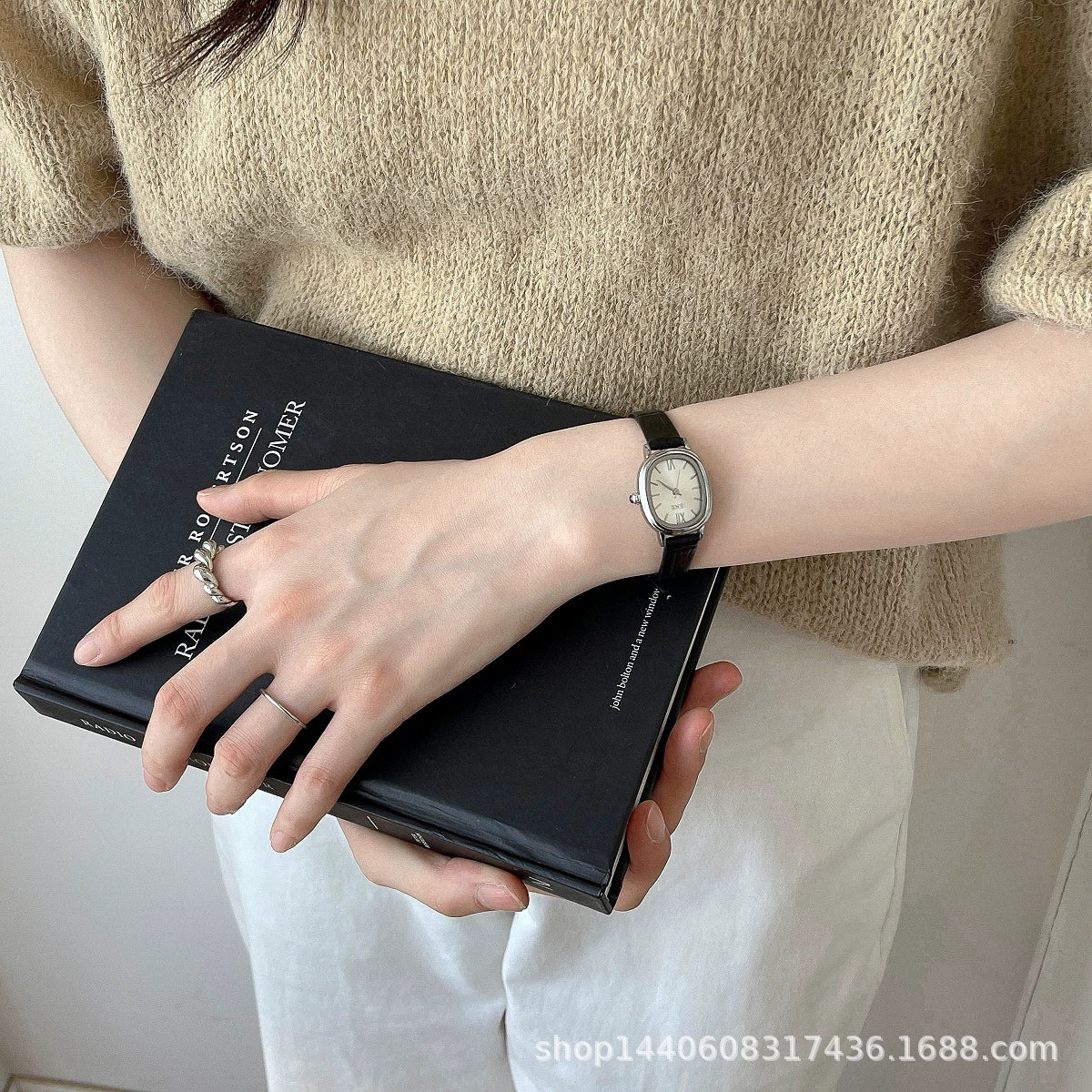 Ladies Alloy Case Oval Retro Leisure Watch - Image 4