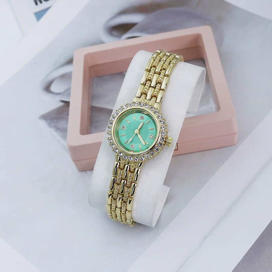 Ladies Alloy Casual Round Quartz Watch With Bracelet Style - Image 2