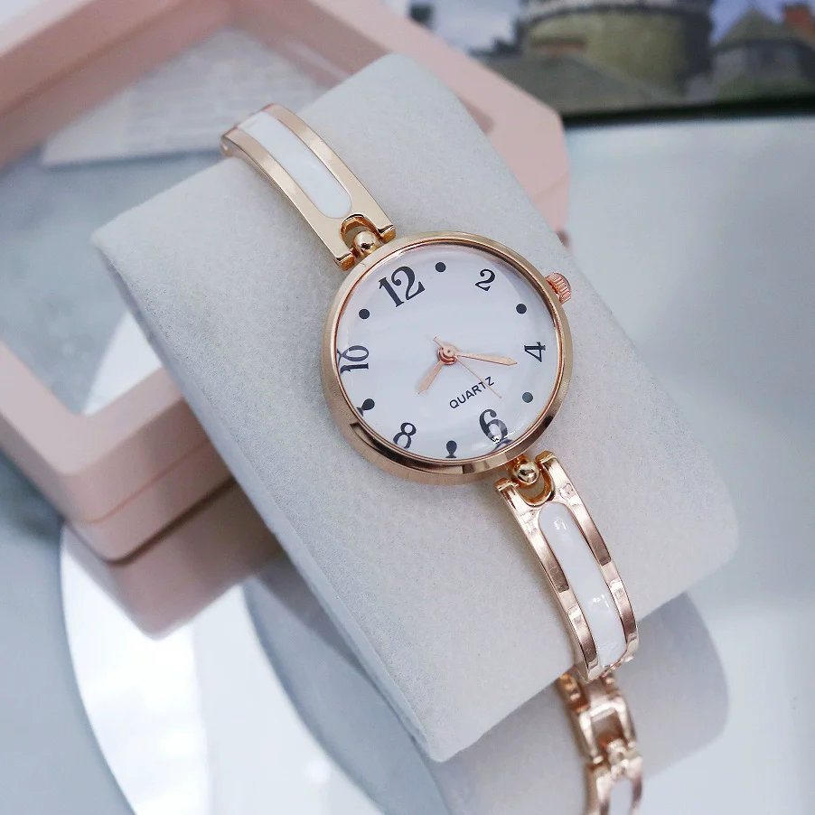 Ladies Alloy Quartz Bracelet Watch With Round Dial Fashion Style - Image 2