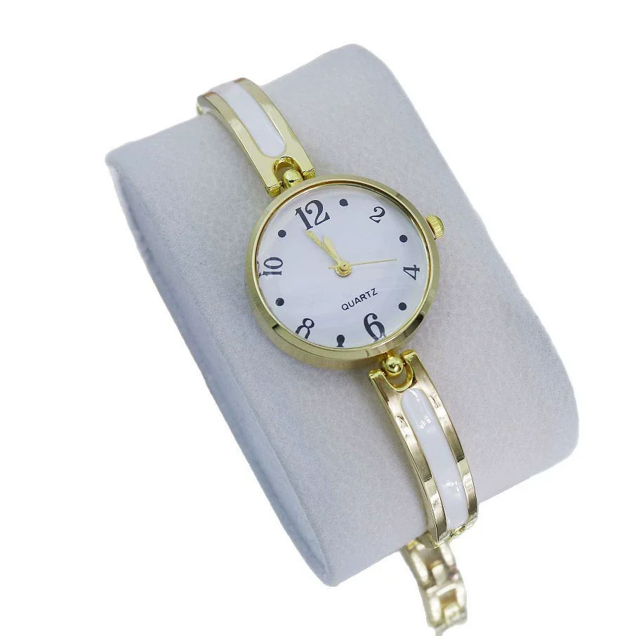 Ladies Alloy Quartz Bracelet Watch With Round Dial Fashion Style - Image 4