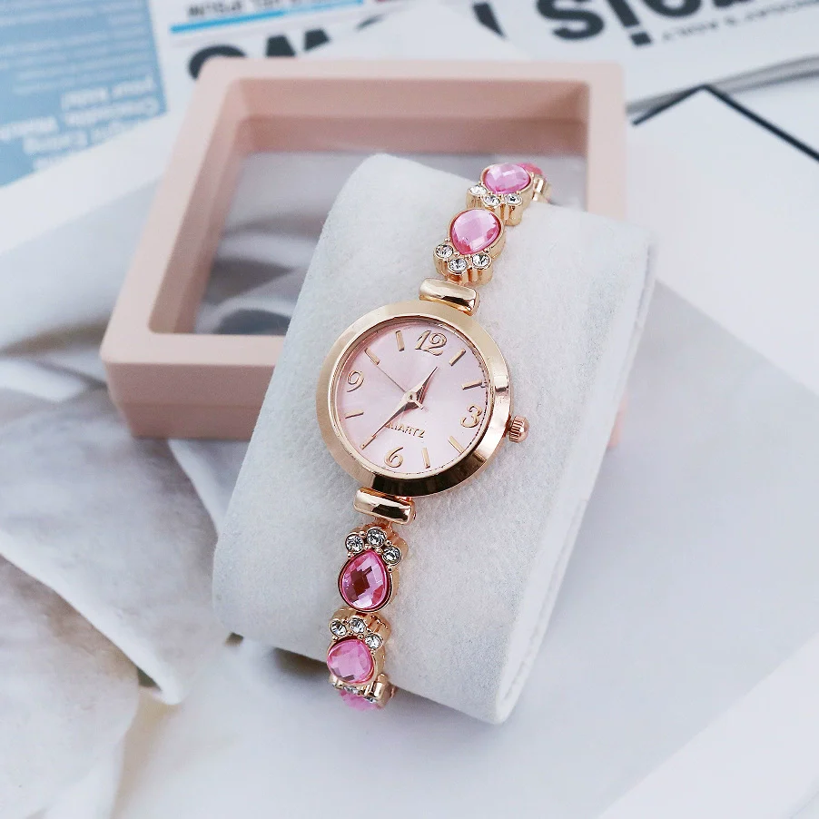 Ladies Alloy Round Dial Fashion Cat's Claw Diamond Bracelet Watch