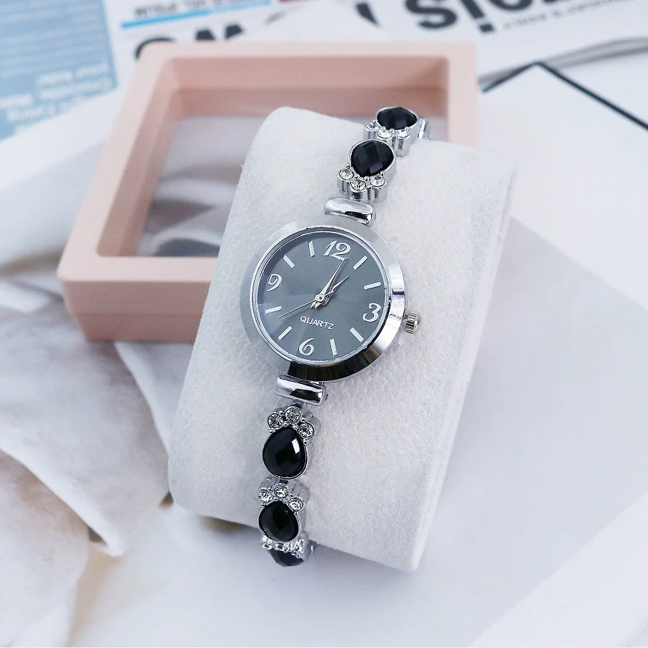Ladies Alloy Round Dial Fashion Cat's Claw Diamond Bracelet Watch - Image 10