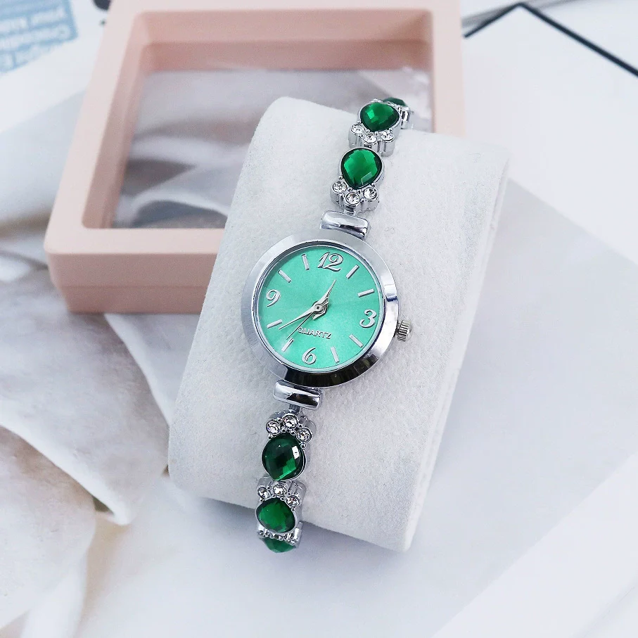 Ladies Alloy Round Dial Fashion Cat's Claw Diamond Bracelet Watch - Image 11