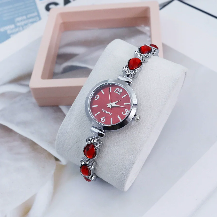 Ladies Alloy Round Dial Fashion Cat's Claw Diamond Bracelet Watch - Image 13