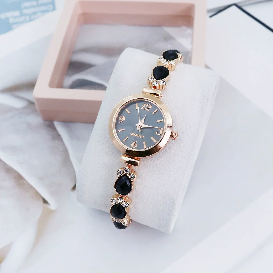 Ladies Alloy Round Dial Fashion Cat's Claw Diamond Bracelet Watch - Image 3