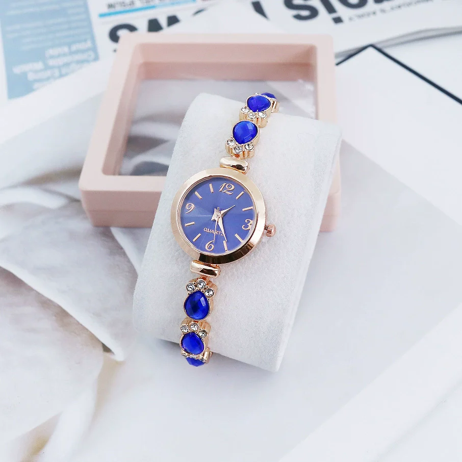 Ladies Alloy Round Dial Fashion Cat's Claw Diamond Bracelet Watch - Image 4