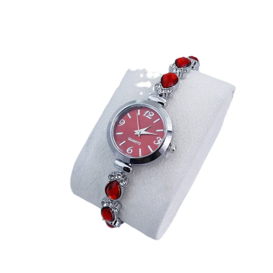 Ladies Alloy Round Dial Fashion Cat's Claw Diamond Bracelet Watch - Image 5