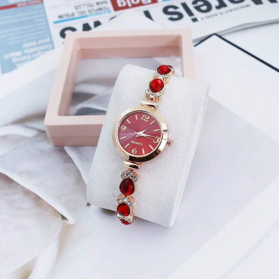 Ladies Alloy Round Dial Fashion Cat's Claw Diamond Bracelet Watch - Image 6