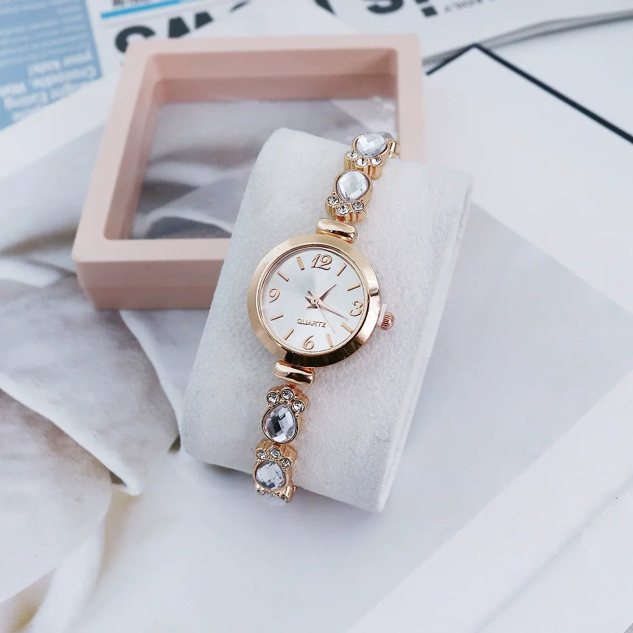 Ladies Alloy Round Dial Fashion Cat's Claw Diamond Bracelet Watch - Image 8