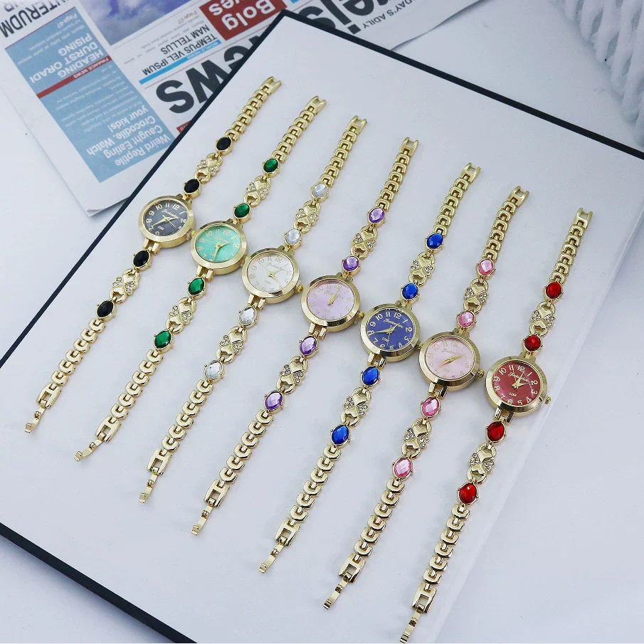 Ladies Bracelet Watch Casual Style Round Dial Stainless Steel Buckle Alloy Case Mineral Mirror