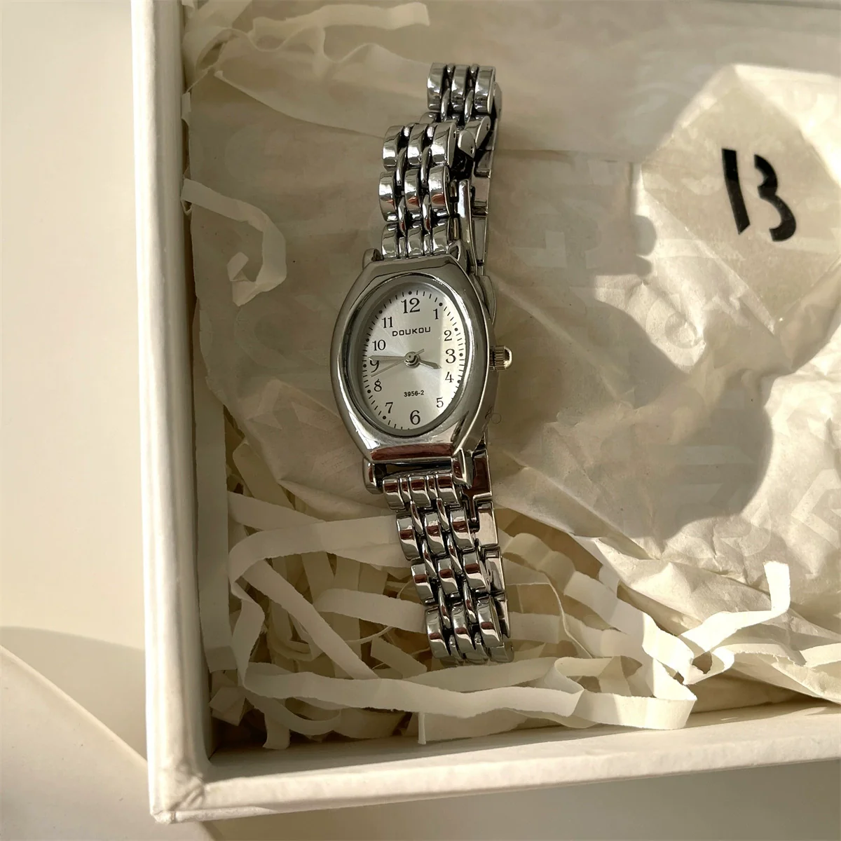 Ladies Casual Retro Quartz Watch Alloy Case Imitation Leather Strap Rose Gold Buckle Round Dial Printed Logo - Image 3