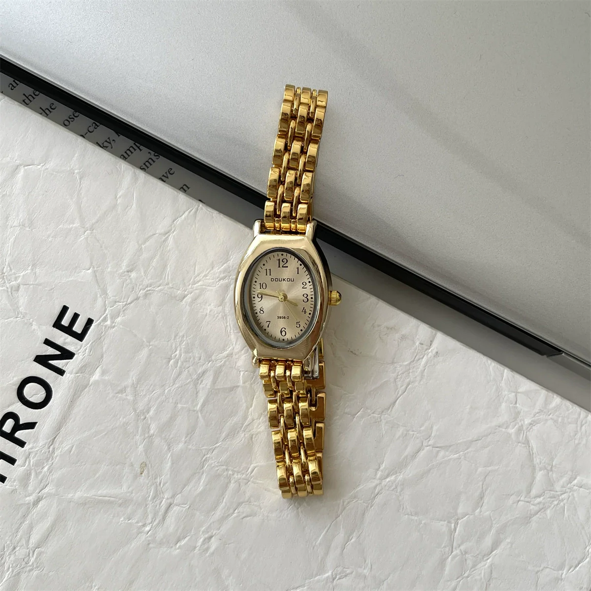 Ladies Casual Retro Quartz Watch Alloy Case Imitation Leather Strap Rose Gold Buckle Round Dial Printed Logo - Image 6