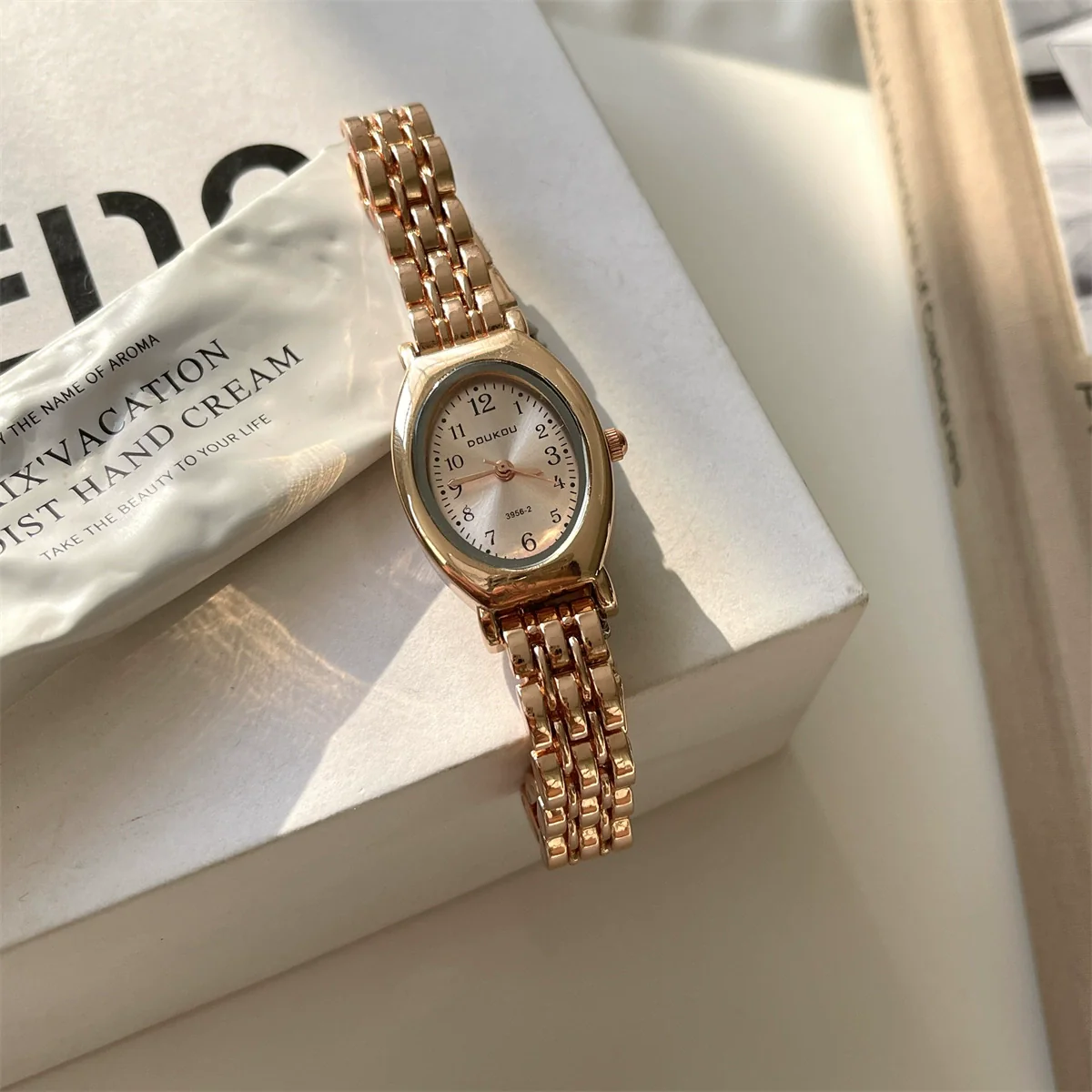Ladies Casual Retro Quartz Watch Alloy Case Imitation Leather Strap Rose Gold Buckle Round Dial Printed Logo - Image 7