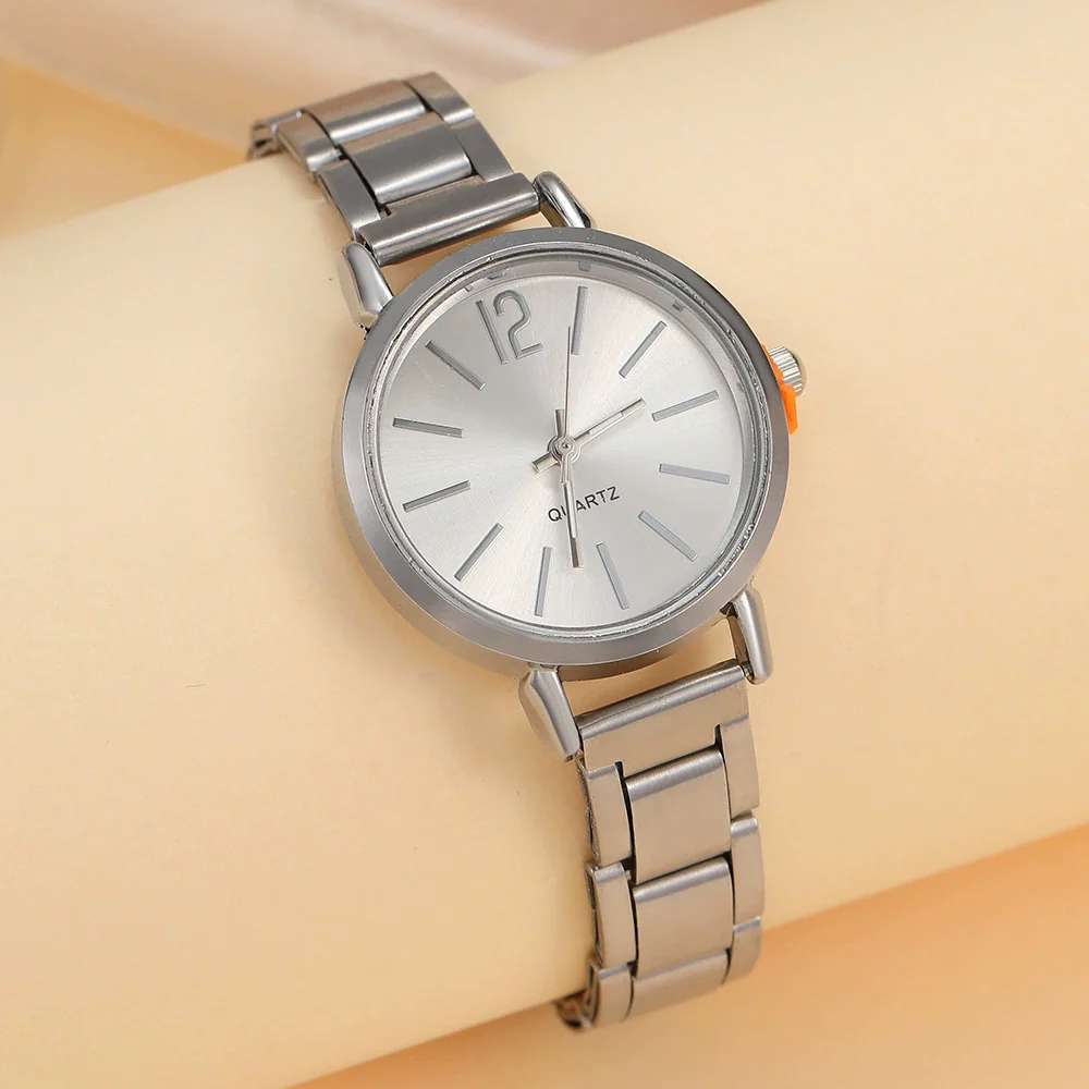 Ladies Casual Round Dial Quartz Watch With Alloy Case And Strap - Image 6