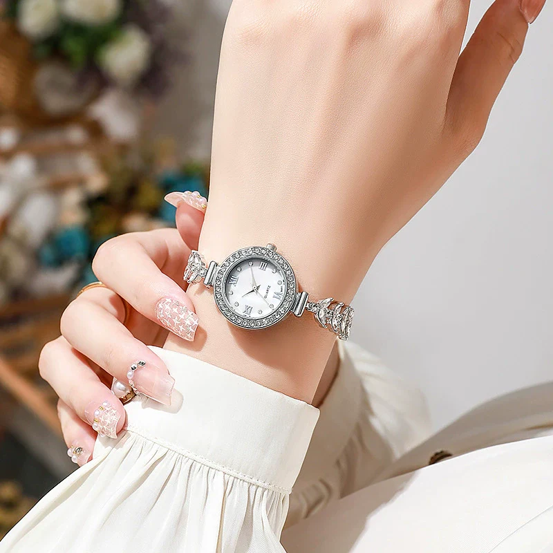 Ladies Fashion Simple Diamond Quartz Watch Alloy Stainless Steel Ordinary Glass Mirror Round - Image 3