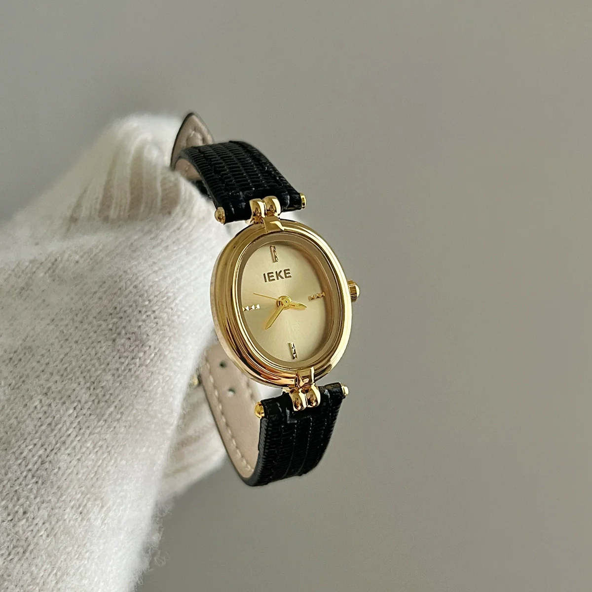 Ladies Luxury Retro Fashion Oval Dial Leather Band Metal Case Watch