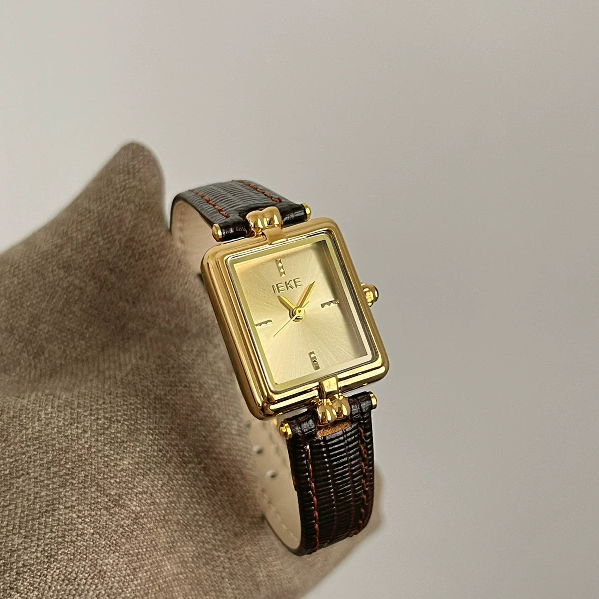 Ladies Luxury Retro Fashion Oval Dial Leather Band Metal Case Watch - Image 10