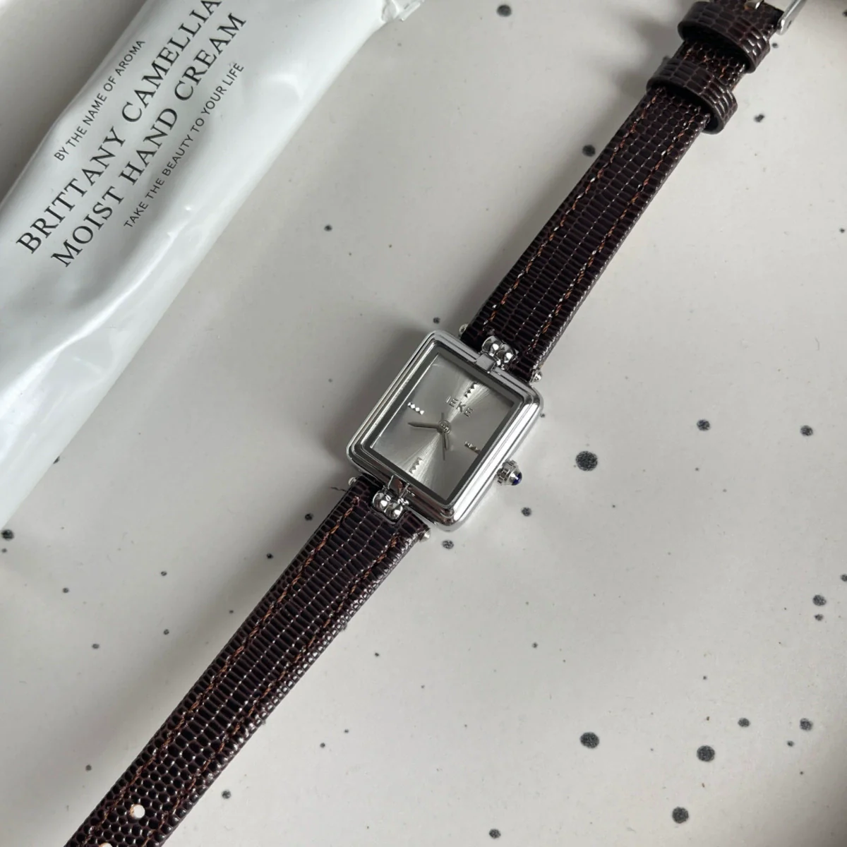 Ladies Luxury Retro Fashion Oval Dial Leather Band Metal Case Watch - Image 11