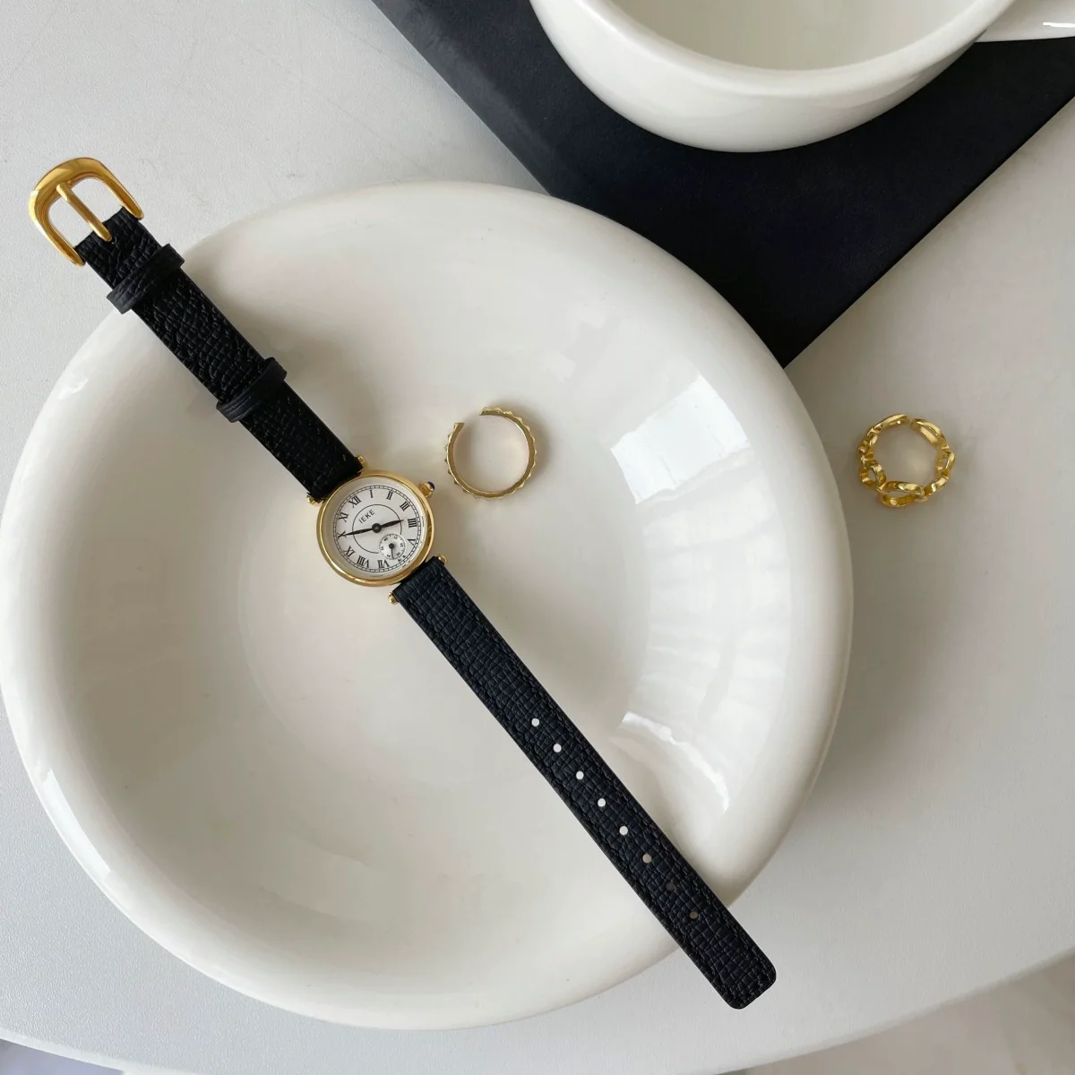 Ladies Luxury Retro Fashion Oval Dial Leather Band Metal Case Watch - Image 13