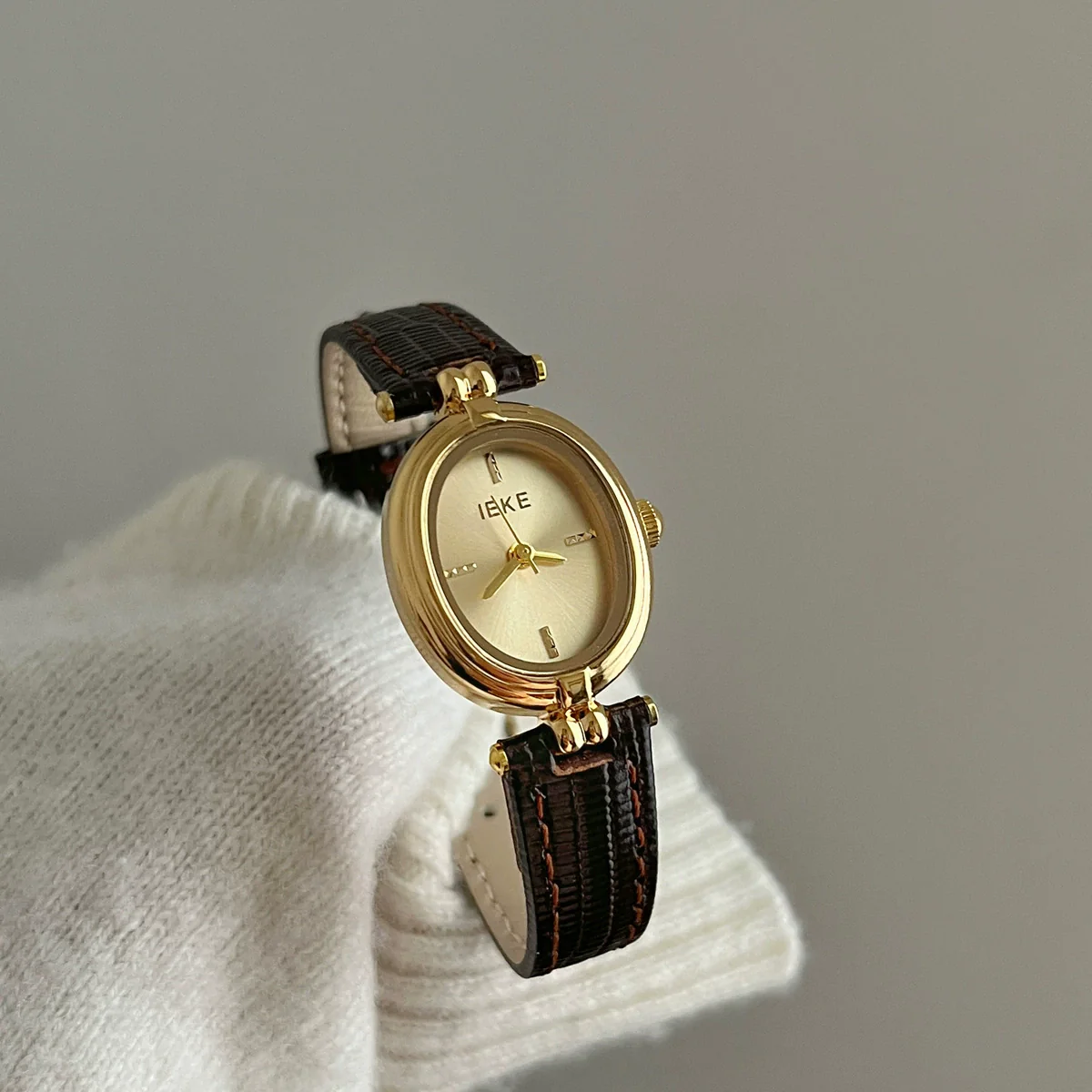 Ladies Luxury Retro Fashion Oval Dial Leather Band Metal Case Watch - Image 2