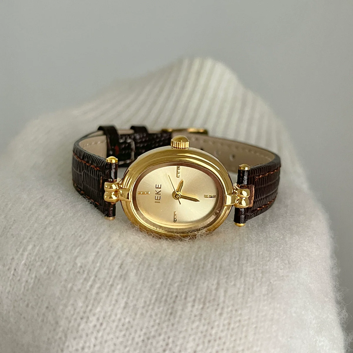 Ladies Luxury Retro Fashion Oval Dial Leather Band Metal Case Watch - Image 3