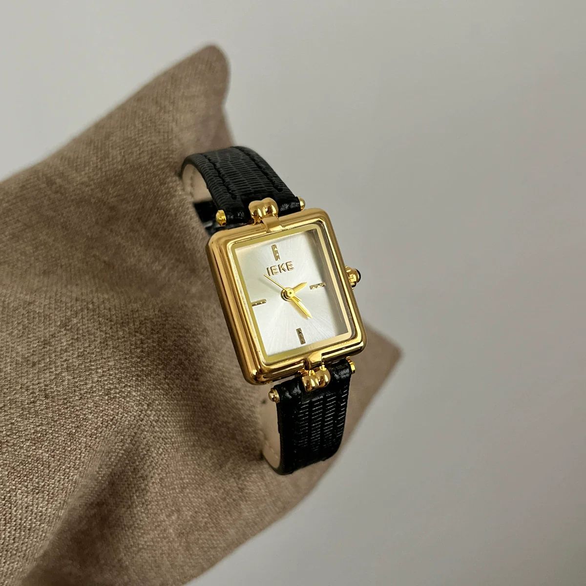 Ladies Luxury Retro Fashion Oval Dial Leather Band Metal Case Watch - Image 7