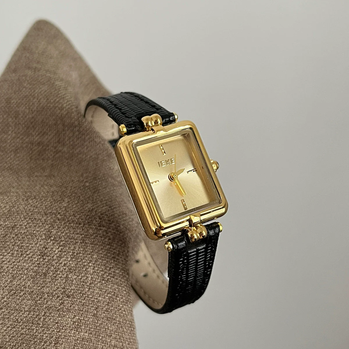 Ladies Luxury Retro Fashion Oval Dial Leather Band Metal Case Watch - Image 8