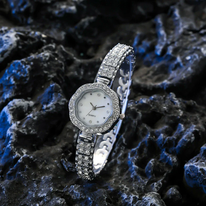 Ladies Metal Flower Shape Fashion Watch Wholesale - Image 3