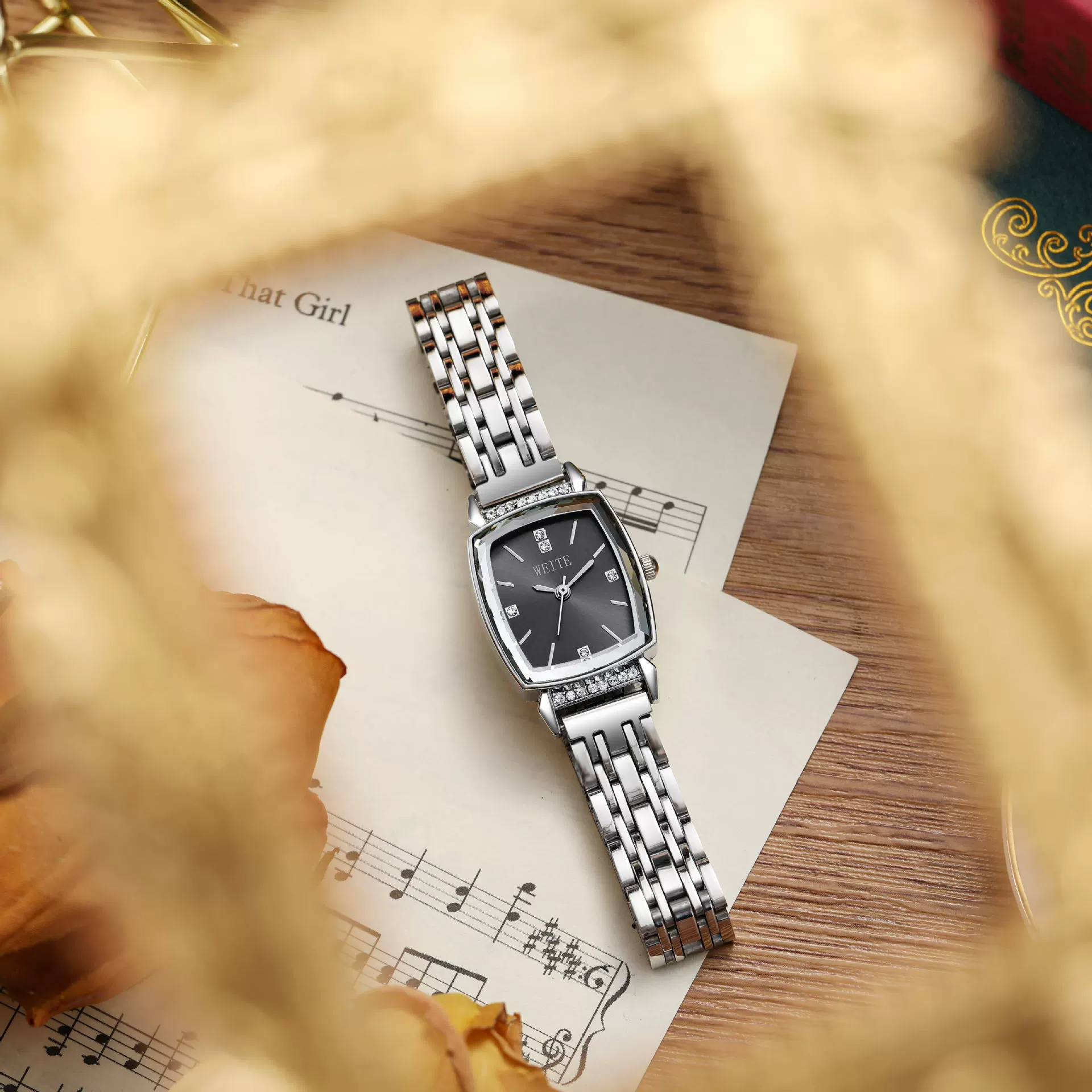 Ladies Quartz Watch Alloy Stainless Steel Square Design Fashion - Image 3