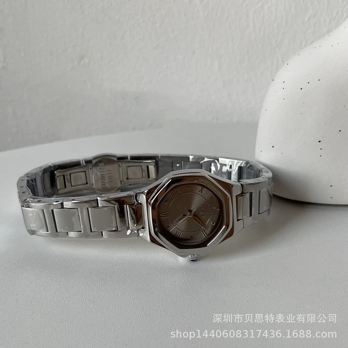Ladies Quartz Watch Metal Fine Steel Rose Gold Buckle Polygon Flower Shape Gray Texture Fashionable - Image 3