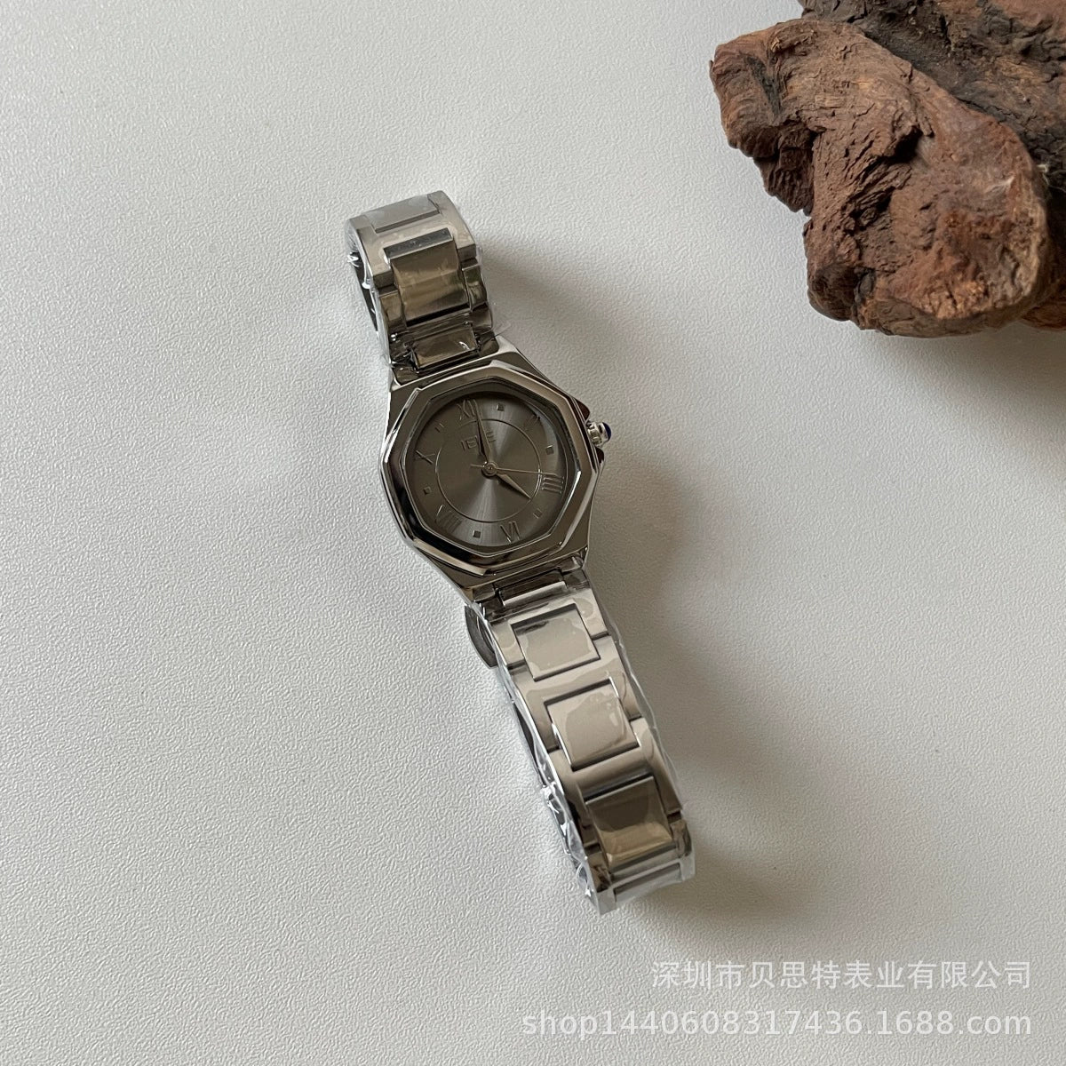 Ladies Quartz Watch Metal Fine Steel Rose Gold Buckle Polygon Flower Shape Gray Texture Fashionable - Image 4