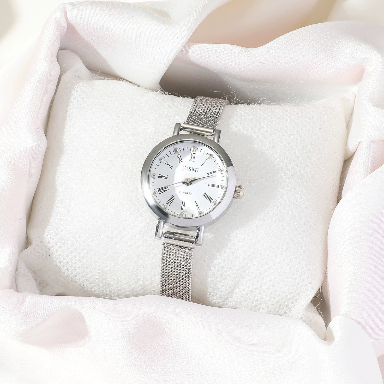 Leisure Alloy And Imitation Leather Women's Watch With Round Dial And Pin Buckle