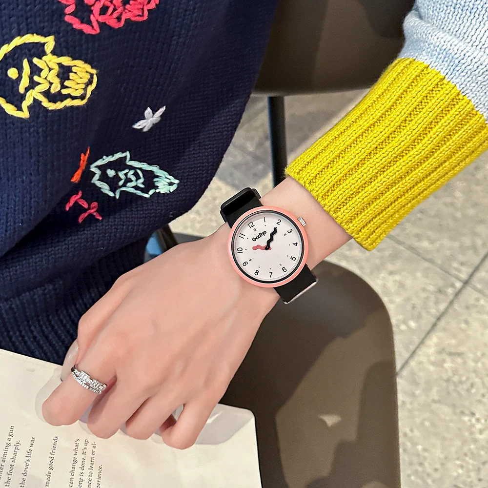 Leisure Female Silicone Band Alloy Case Round Dial Pointer Quartz Watch - Image 2