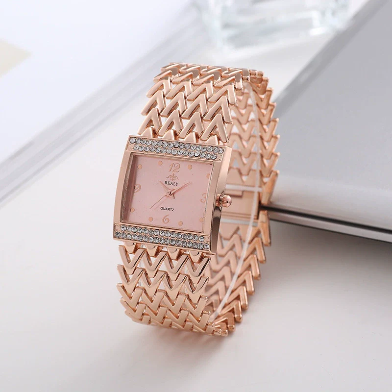 Leisure Ladies Bracelet Watch Alloy And Stainless Steel Round Dial