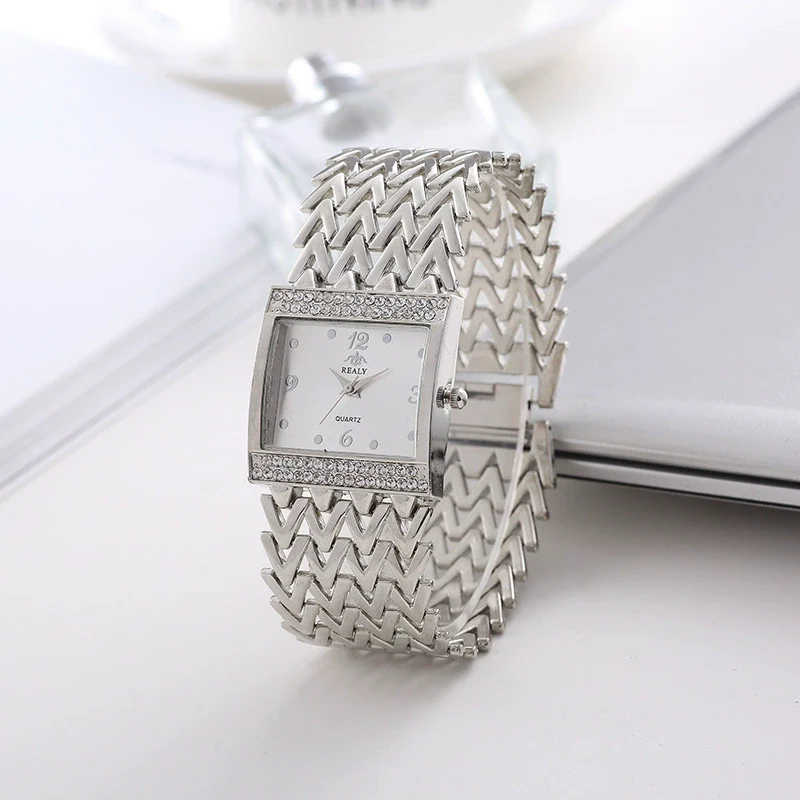Leisure Ladies Bracelet Watch Alloy And Stainless Steel Round Dial - Image 6