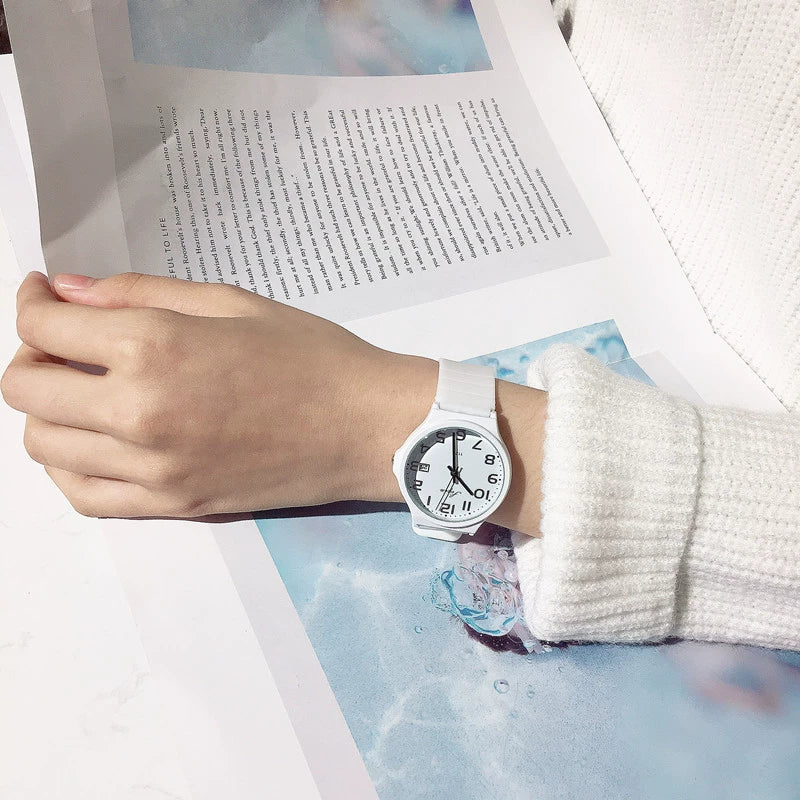 Leisure Quartz Watch For Female Middle School Students Alloy Case Silicone Strap Stainless Steel Clasp Round Dial Ordinary Glass Mirror - Image 3