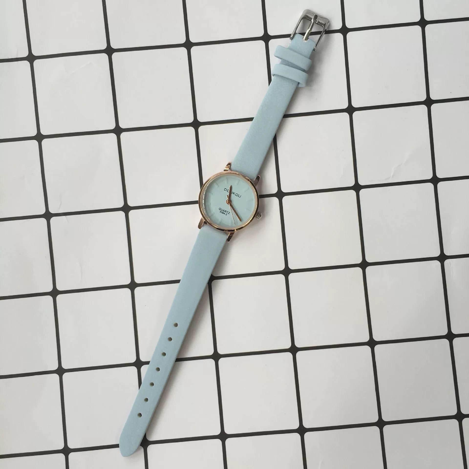 Leisure Retro Round Quartz Women's Watch With Alloy Case Imitation Leather Strap And Stainless Steel Clasp - Image 9