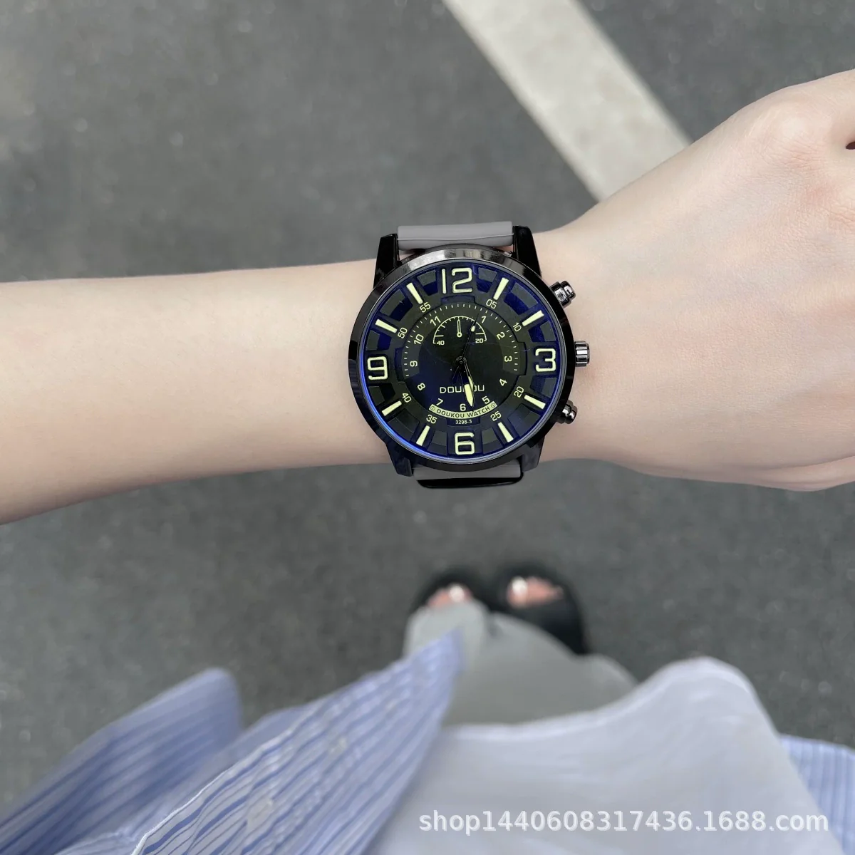 Leisure Style Alloy Case Ordinary Glass Mirror Allmatch Watch For Men And Women - Image 3