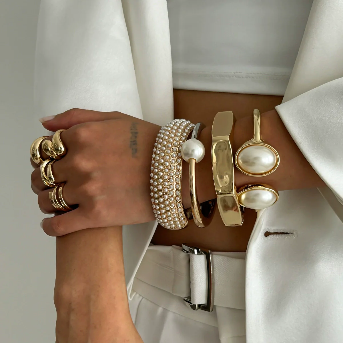 Leisure Style Pearl And Alloy Open Trim Oval Bracelet With Electroplating - Image 2